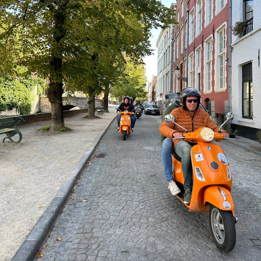 Vespa rijden (voor groepen vanaf 15 personen) - Afbeelding 5