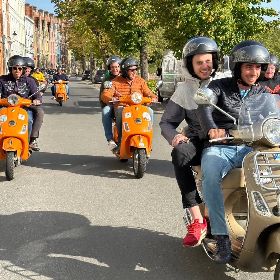 Vespa rijden (voor groepen vanaf 15 personen)